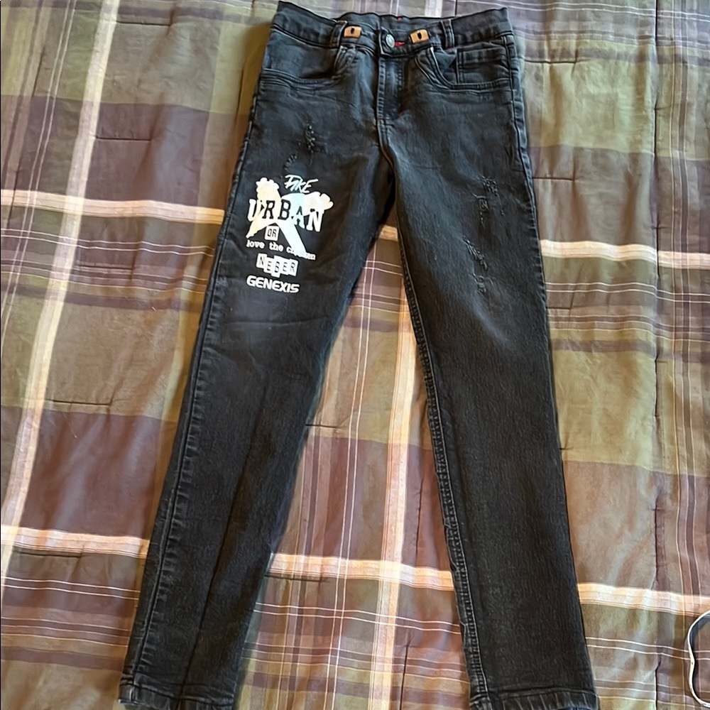 UNUSUAL FIND Varloz Black Jeans Distressed 26 waist Women’s? Youth?